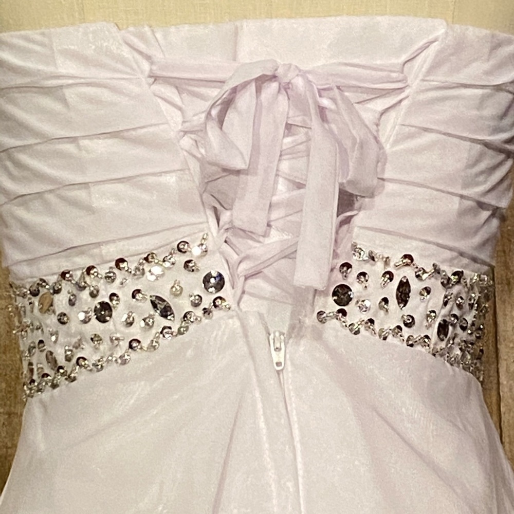 NEW Jaeden White Formal Dress - Picture 5 of 8